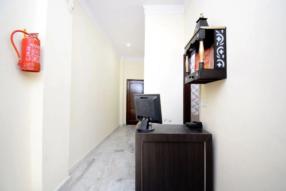 Oyo 38123 Jb Inn