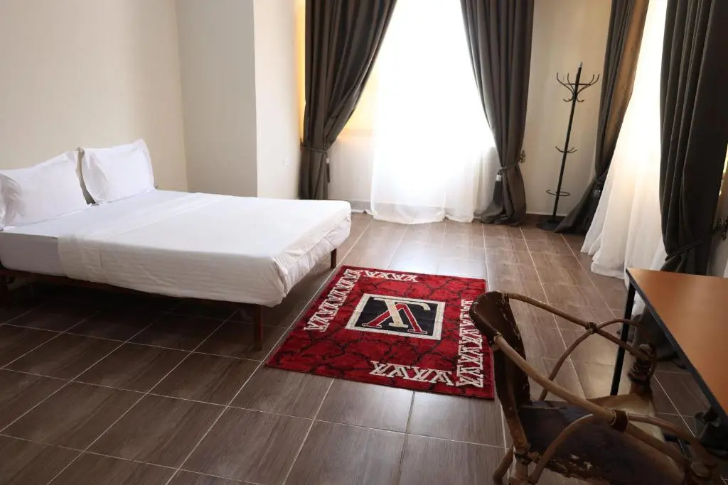 Deluxe Double room (full double bed)