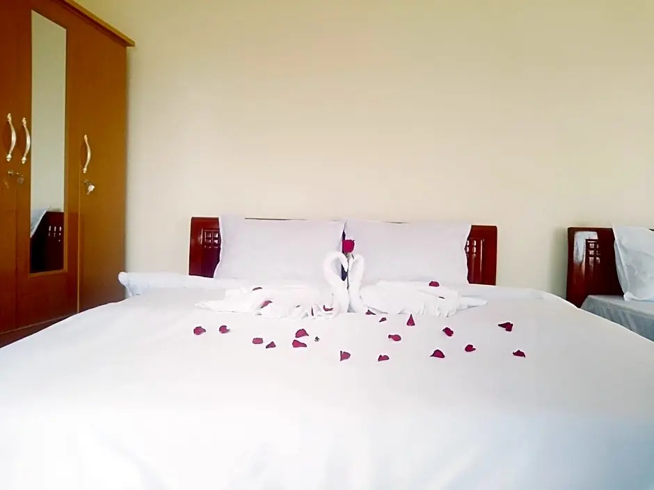 Deluxe Double room (full double bed)