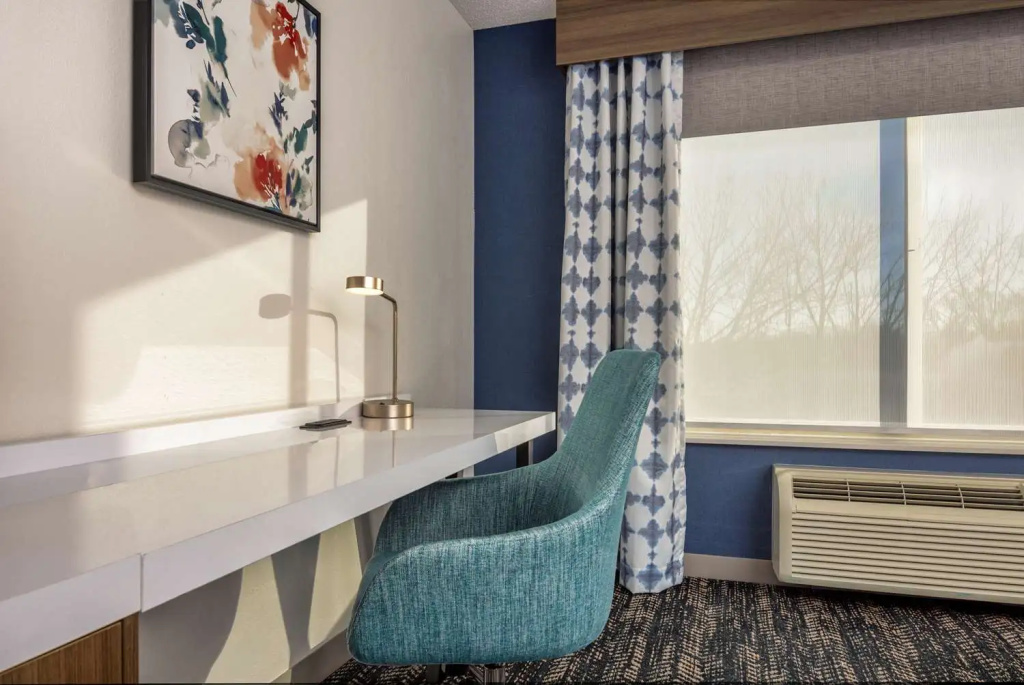 Hilton Garden Inn Chicago / Oak Brook - Tap to explore photos