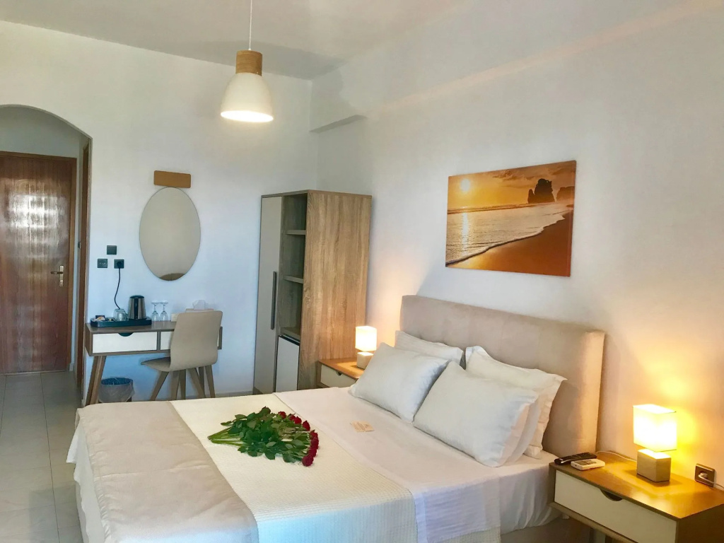 Standard Double room with sea view (full double bed)