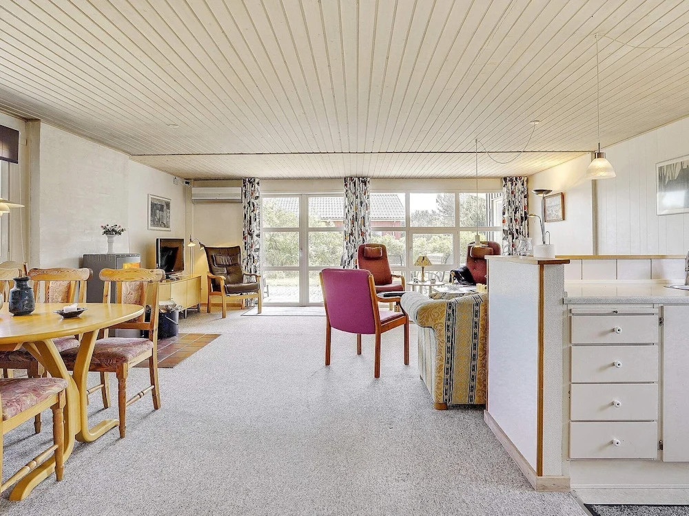 Alluring Holiday Home in Hvide Sande With Terrace - фото 12