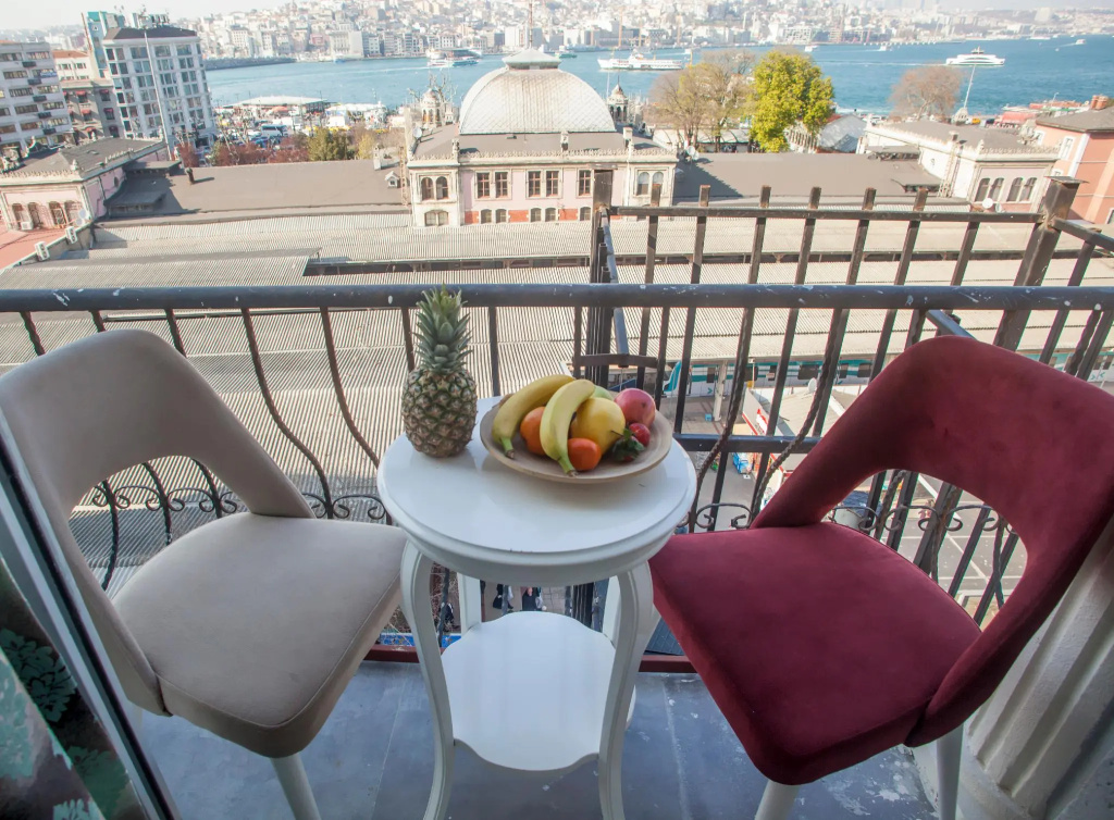 Balcony & Terrace
