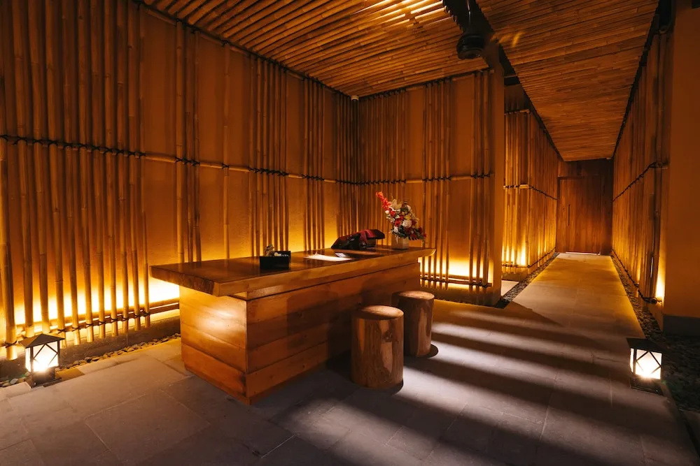 Lobby & Reception