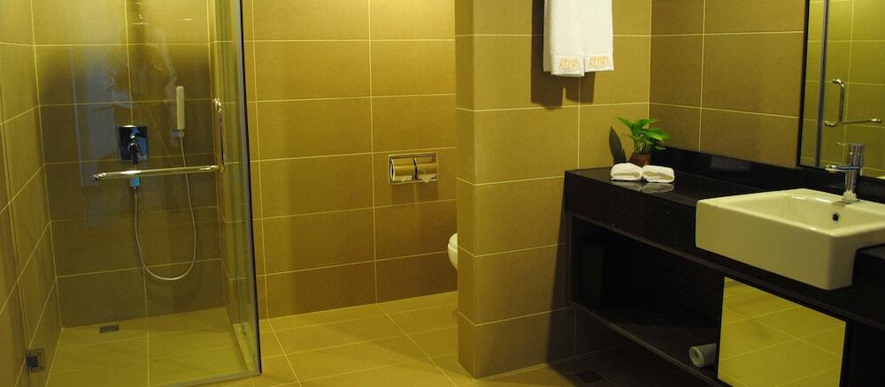 Grand Alora Hotel