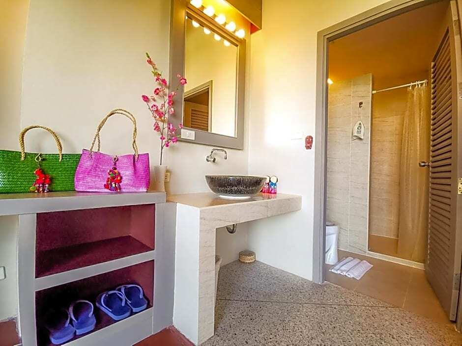 Двухместный номер Deluxe двуспальная кровать в Sino House Phuket Hotel