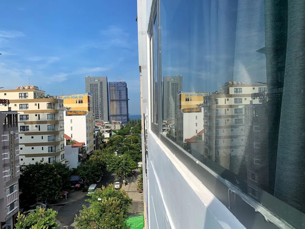 Deluxe Quadruple room with city view