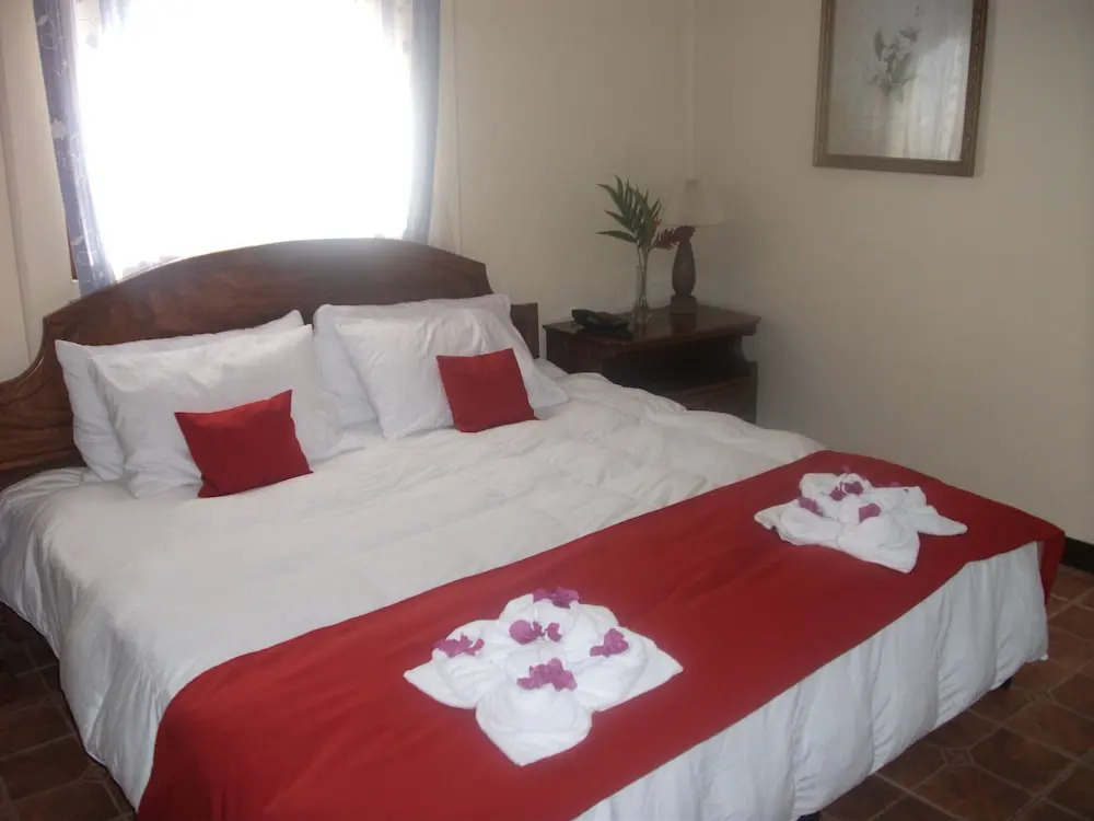 La Catalina Hotel and Suites - фото 3