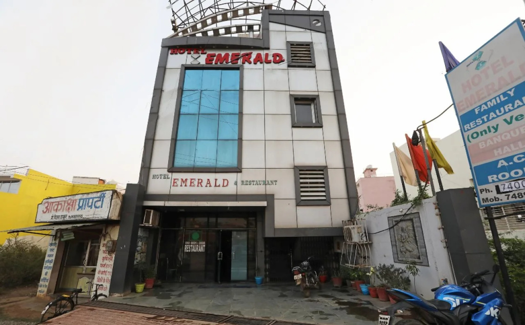 Hotel Emerald by OYO Rooms
