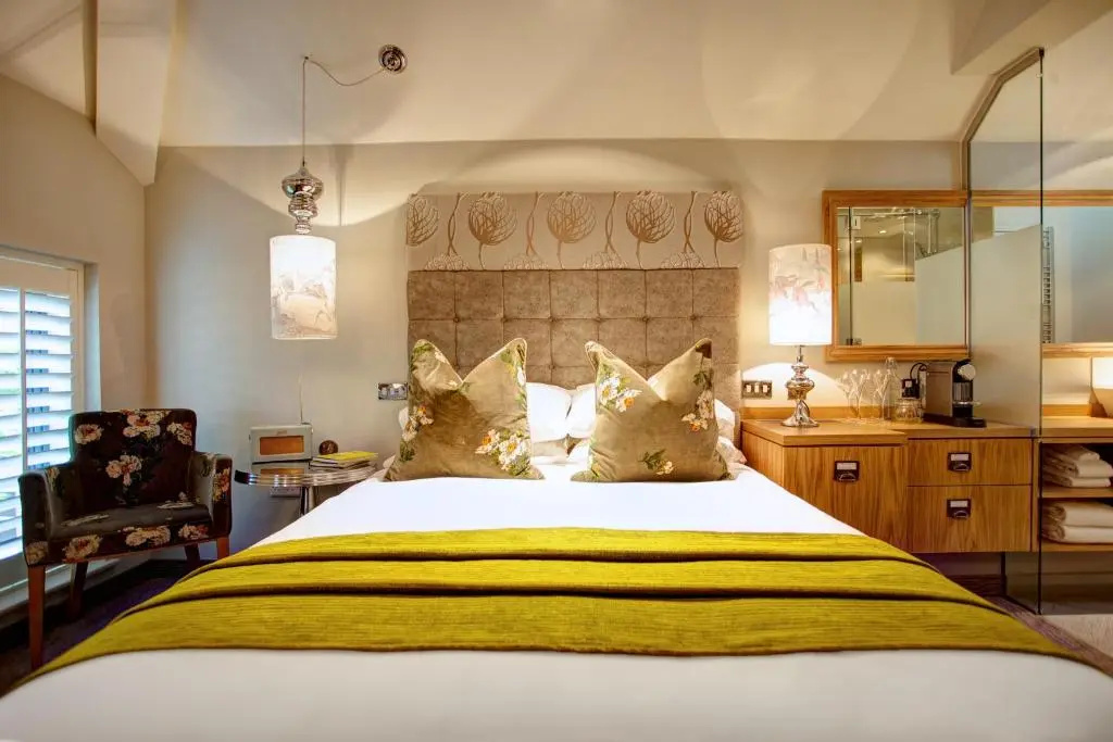 Classic Double room (full double bed)