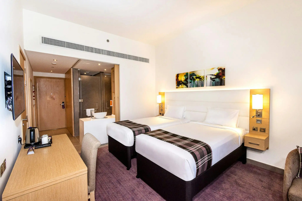 Отель Отель Premier Inn Dubai Dragon Mart в Дубае