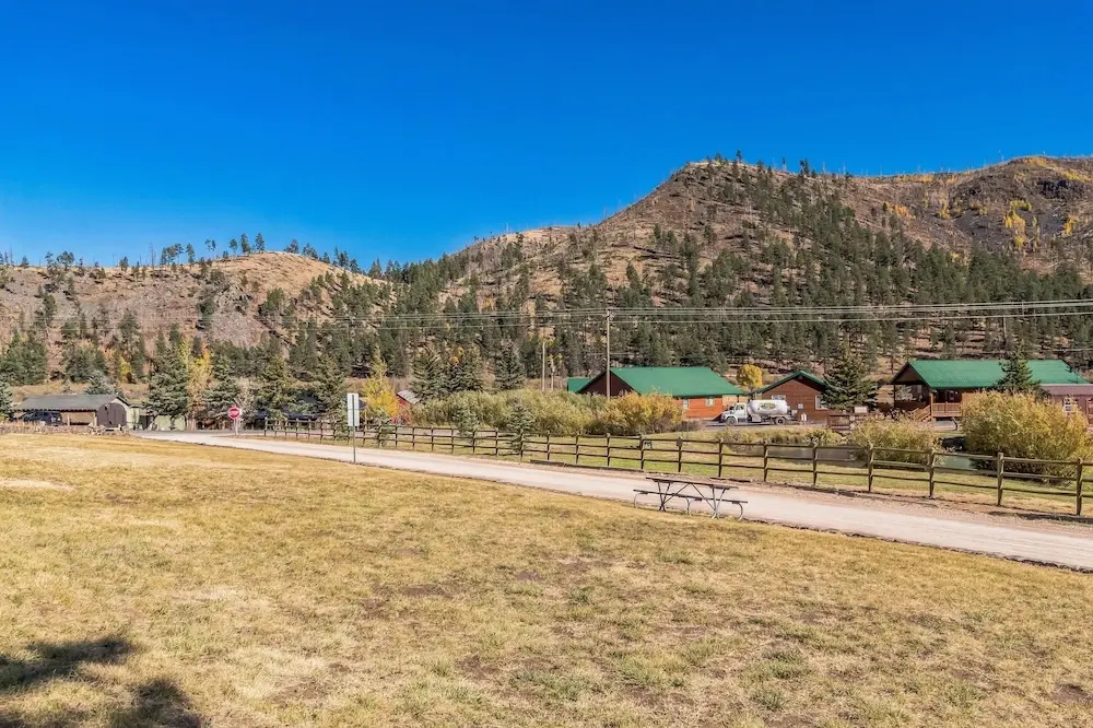 Cozy Cabin Retreat With Scenic Views 2 Bedroom Cabin