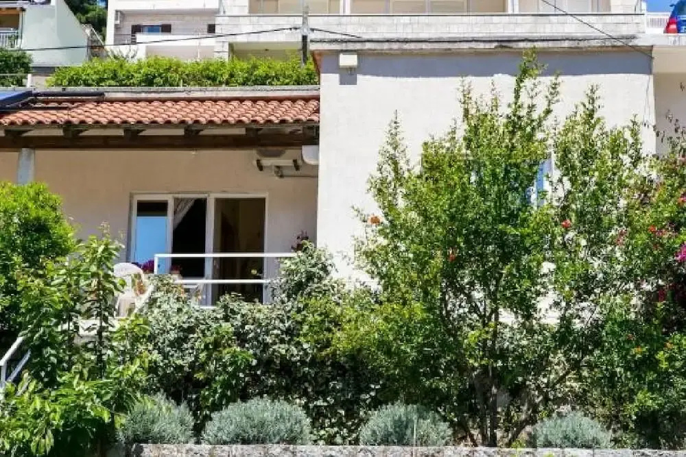 Apartments Elelu