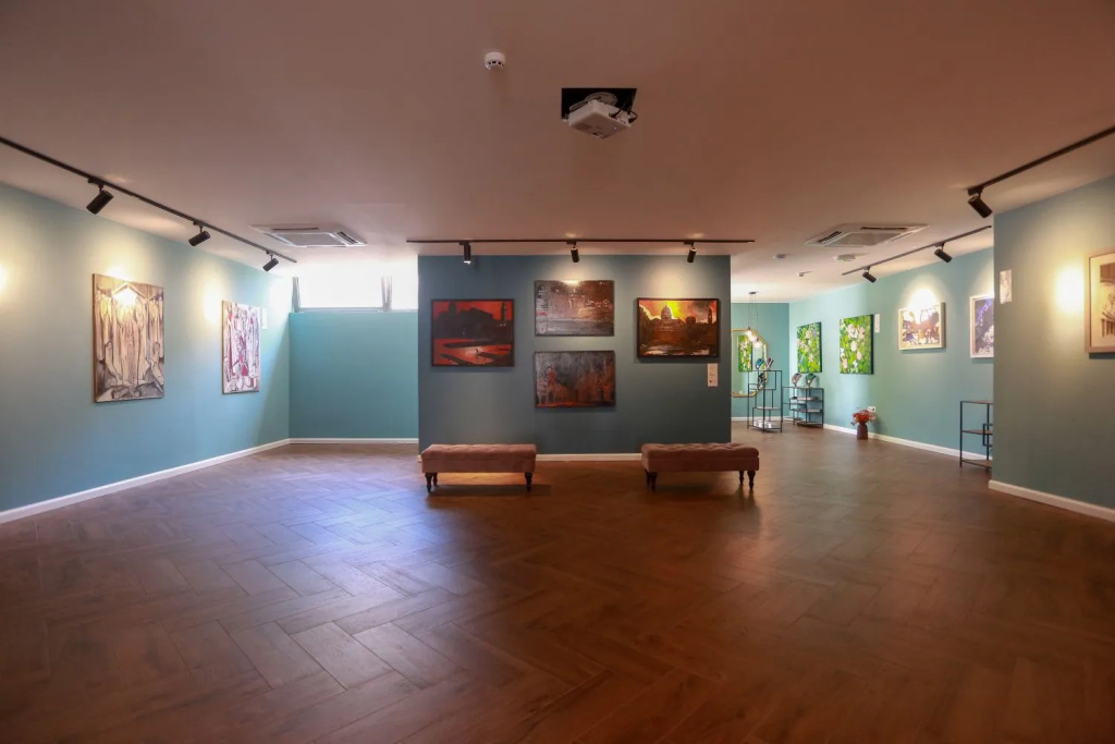Lobby & Reception