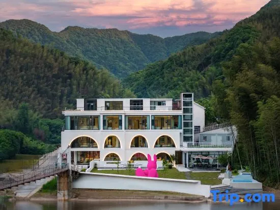 Under the Moon Inn (Jingxian Yueliangwan Scenic Area Store)