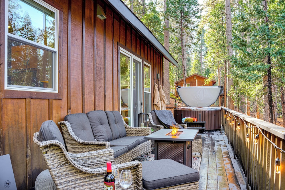 Game Room & Hot Tub! Dog-friendly Arnold Retreat