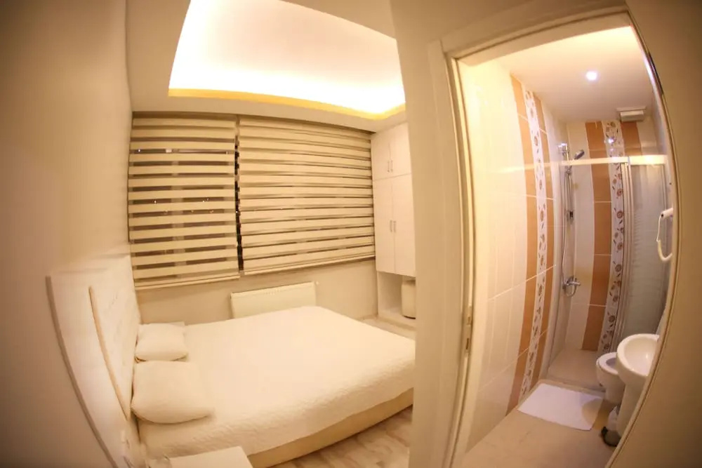 Standard Double room with city view (full double bed)