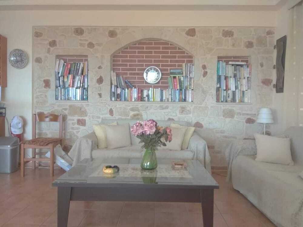 DIONYSOS APARTMENTS AND STUDIOS