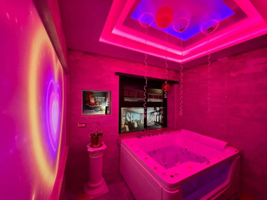 Double Suite (full double bed)