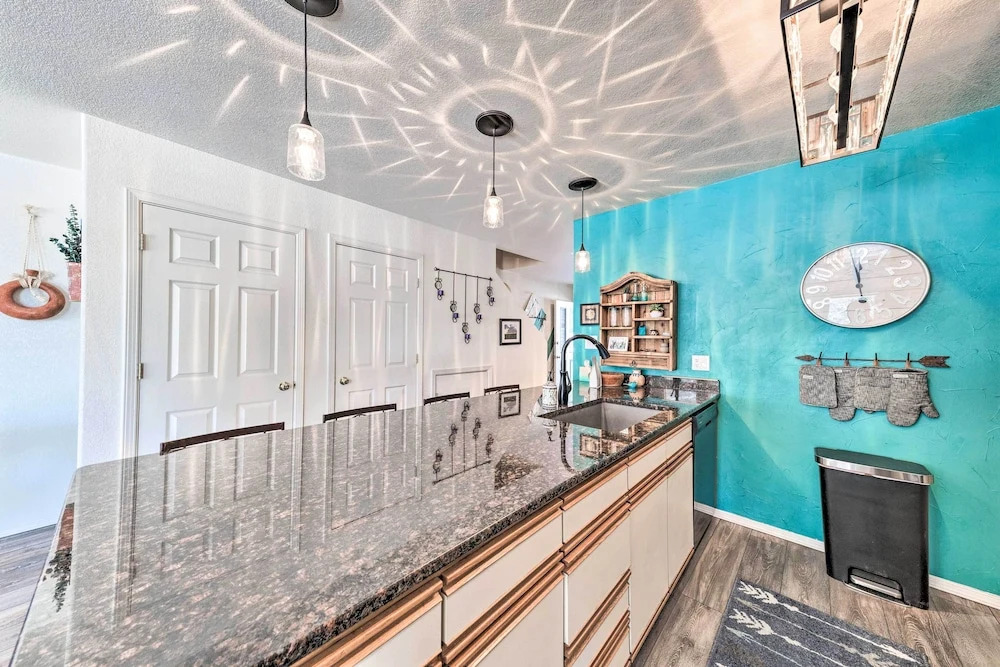 Bright Cloudcroft Condo w/ Game Room + Deck! - фото 11