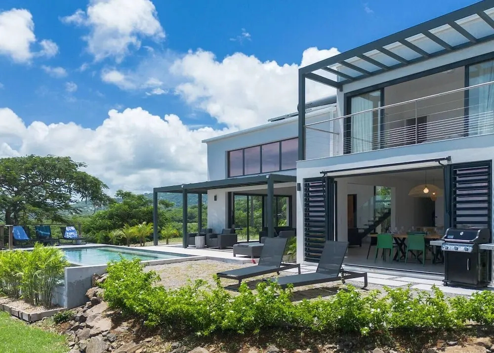 Voir la photo 1 — Villa LALALAND