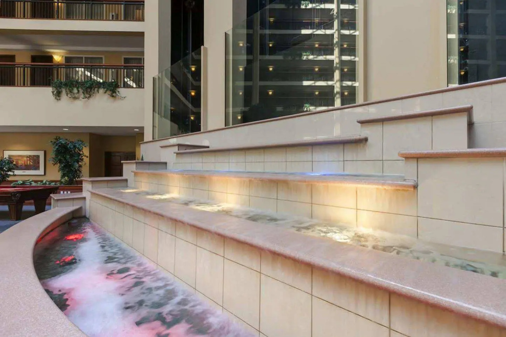 Embassy Suites by Hilton Cleveland Rockside - Général