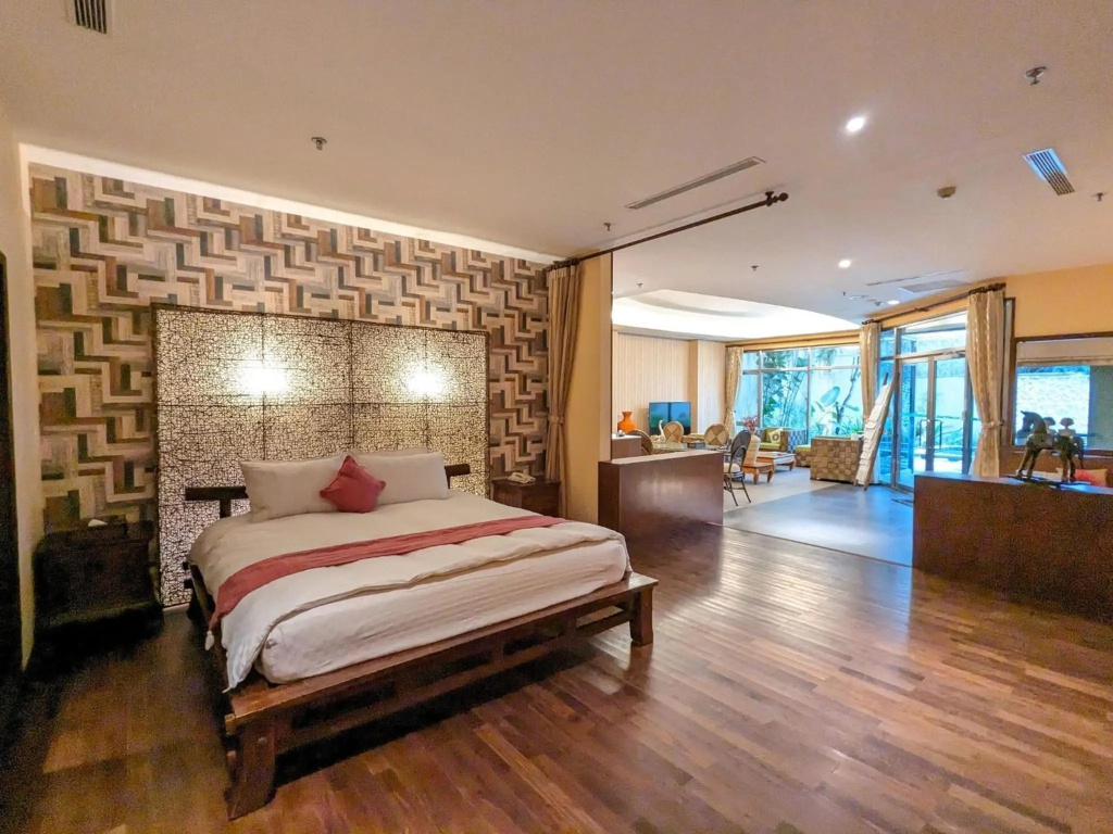 Howard Villa — 4