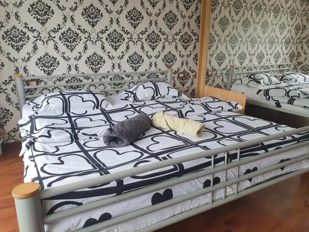 2 rooms unirii