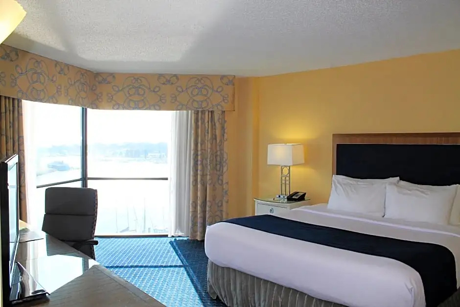 The Landing at Hampton Marina, Tapestry Collection by Hilton - Chambres