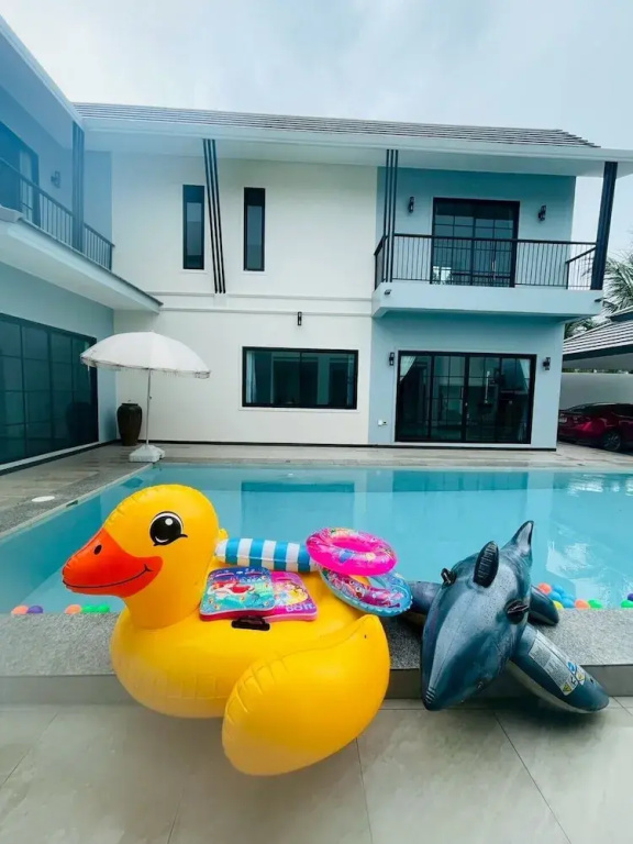 Level FIVE pool villa Pattaya