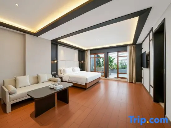 Standard Double room with balcony (full double bed)