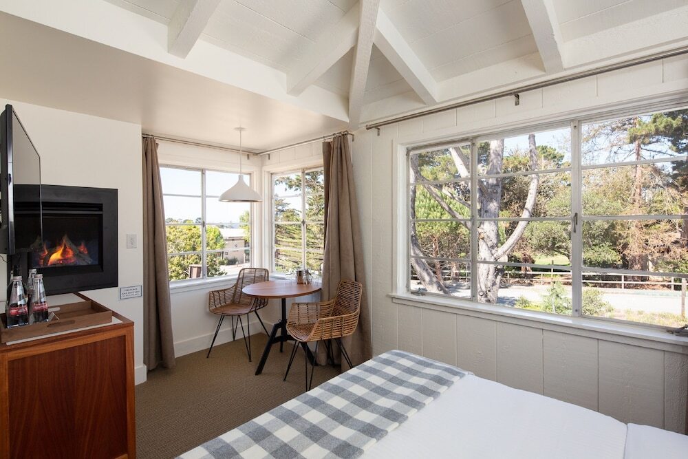 Le Petit Pali at Ocean Ave by null