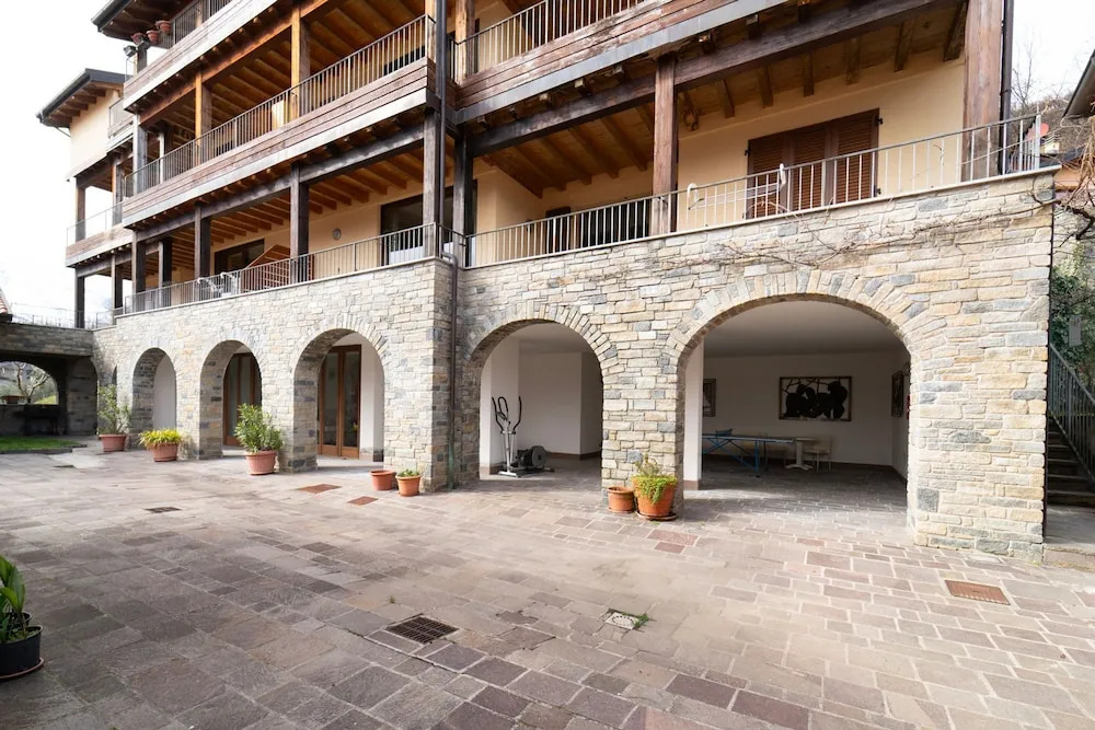 Willow Apartment With Lakeview by Wonderful Italy