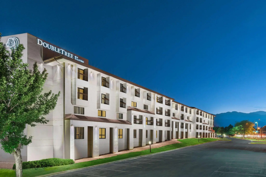 DoubleTree by Hilton Colorado Springs Room Type - STANDARD KING
