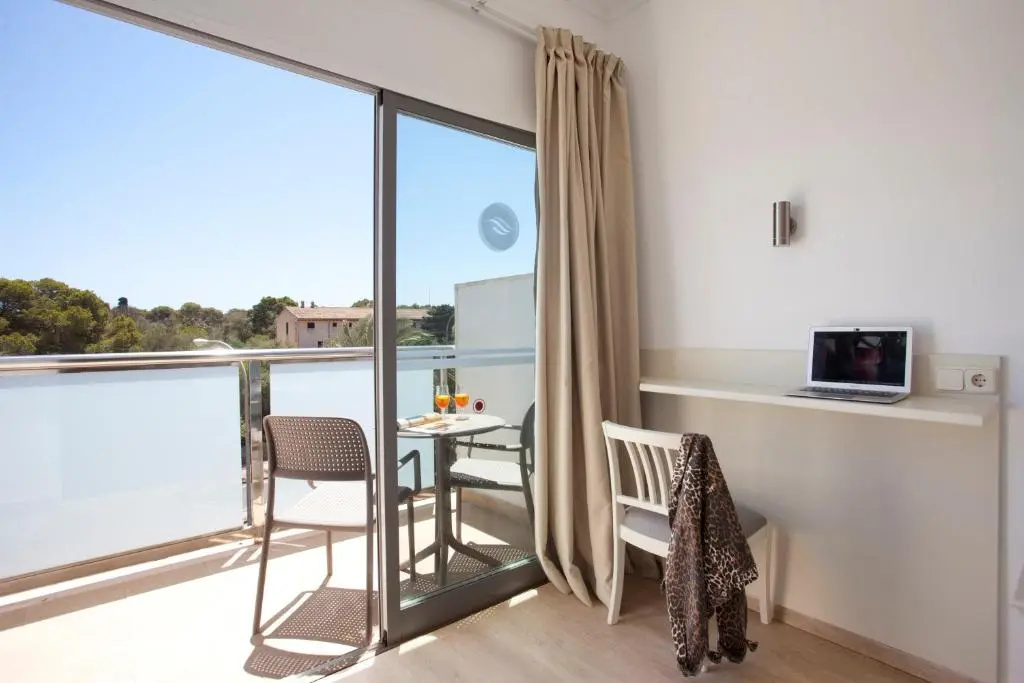 Deluxe Double room with mountain view (full double bed)