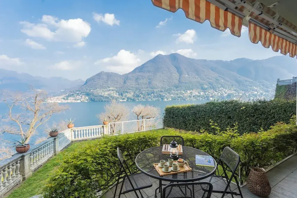 Besana 9 On the Lake - Private Garden & Parking by Rent all Como