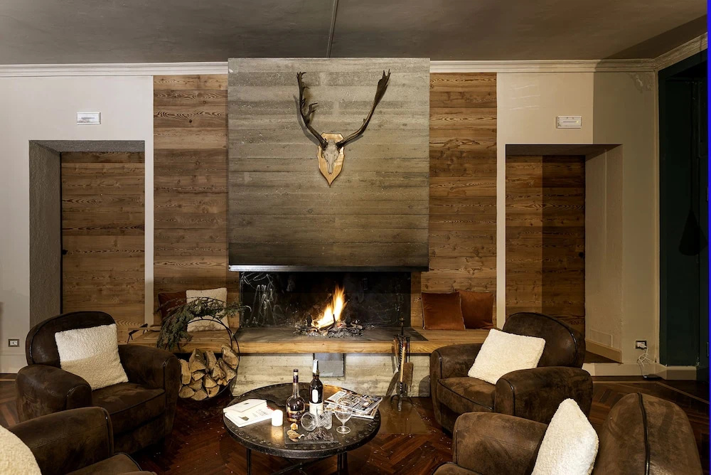 Lobby & Reception