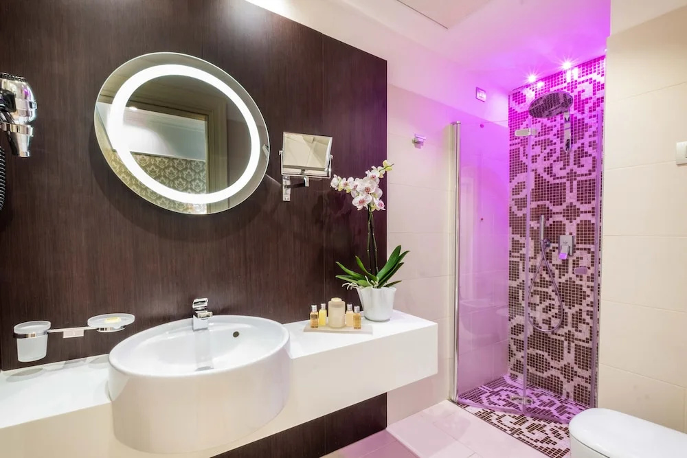 Classic Double room with garden view (full double bed)