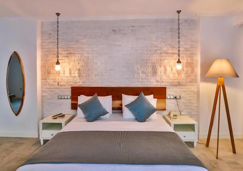 Deluxe Double room with city view (full double bed)