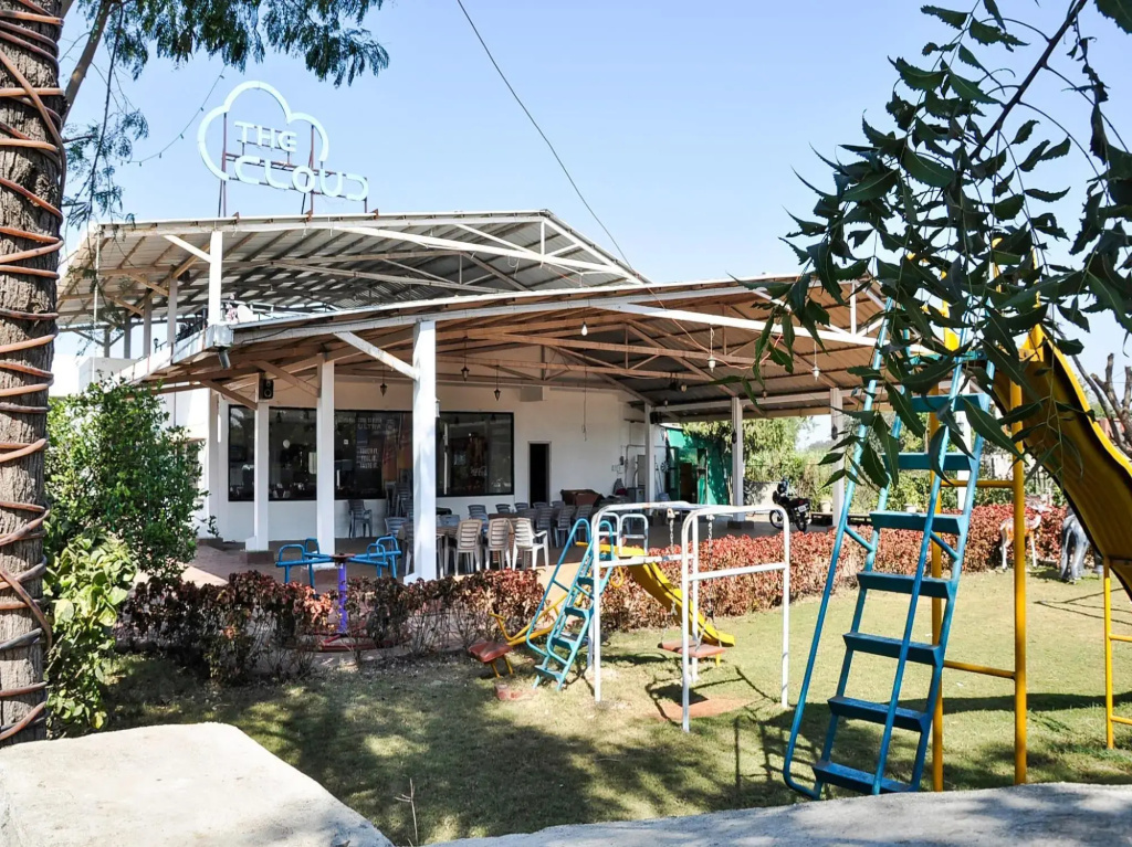 The Cloud Hotel and Resorts by OYO Rooms