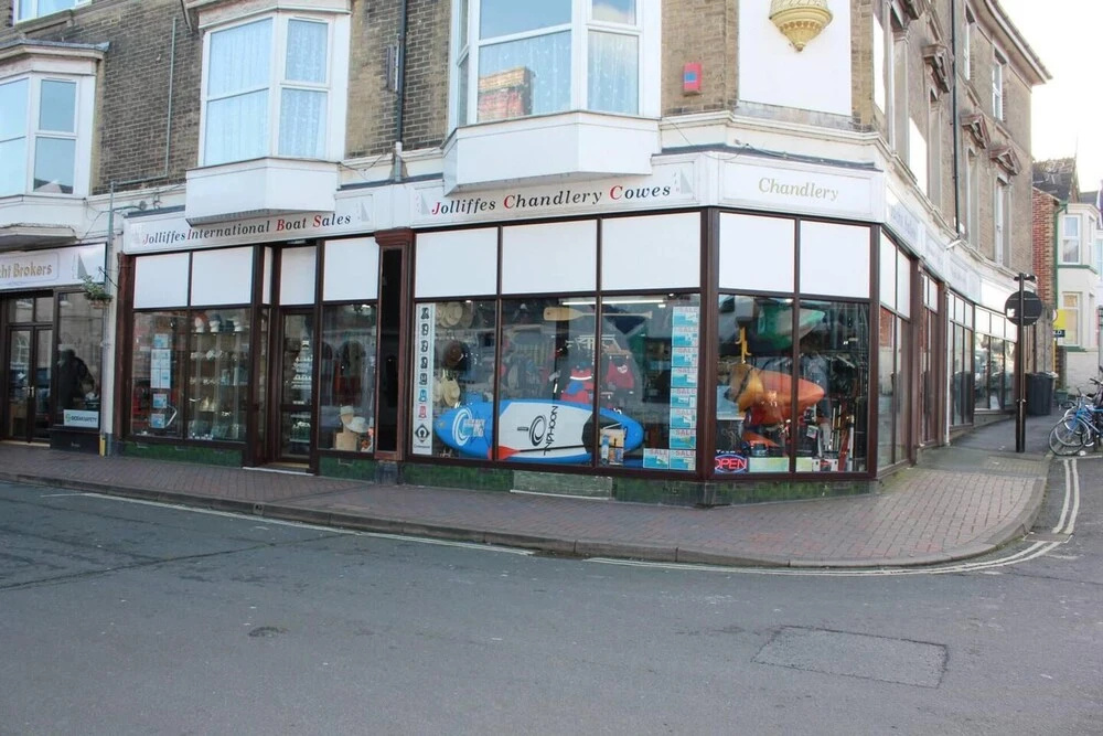 The Nautilus Cowes IOW Sleeps 4 & Private Garden