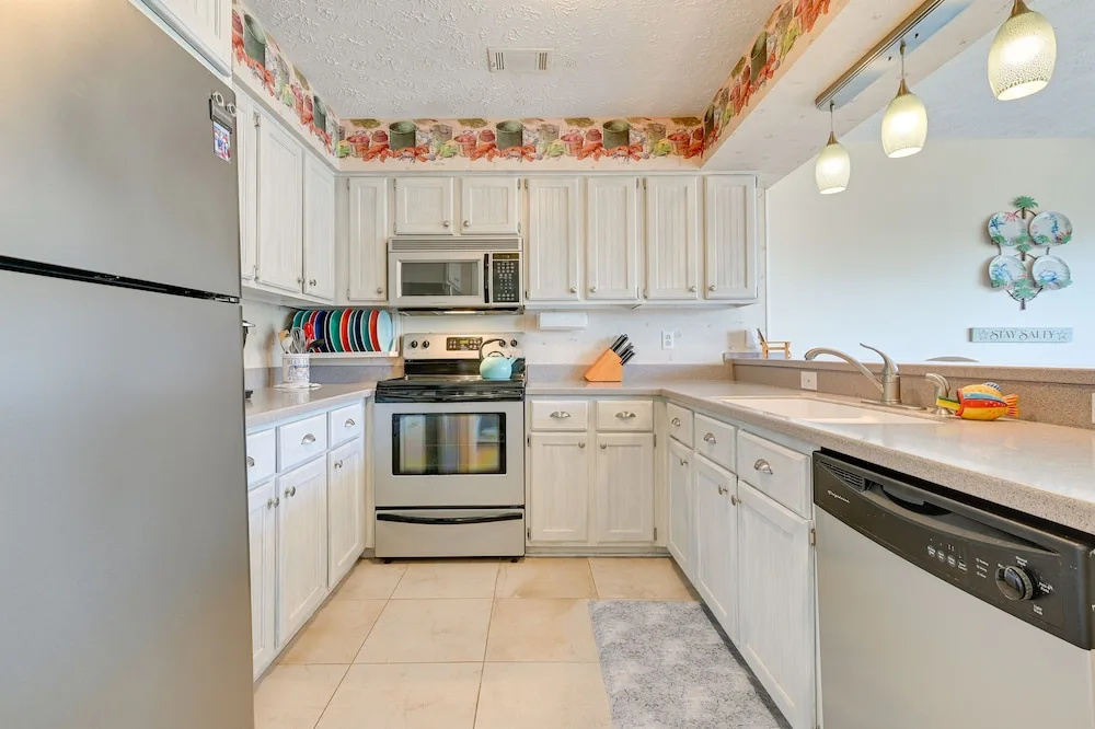 Walk to Beach: Gem w/ Balcony in Sea Grove Resort
