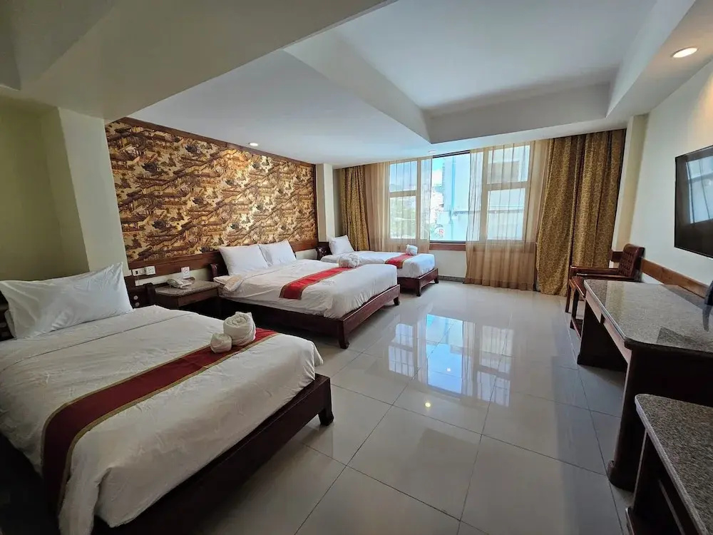 Standard Quadruple Family room