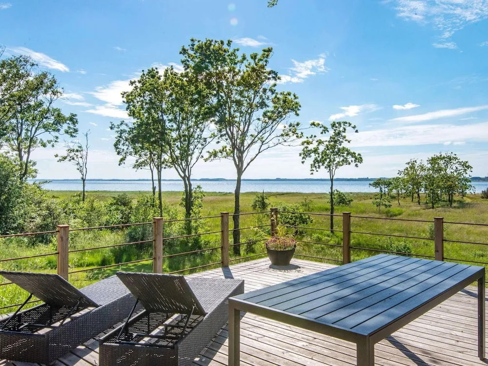 6 Person Holiday Home in Hojslev