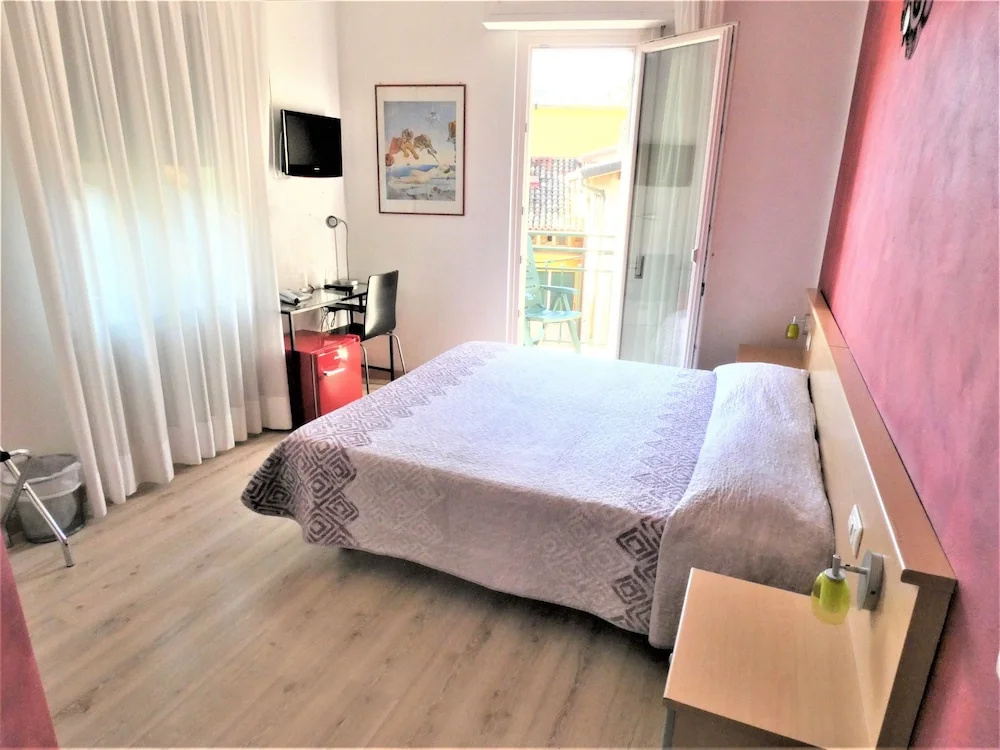 Standard Double room with balcony and with city view (full double bed)
