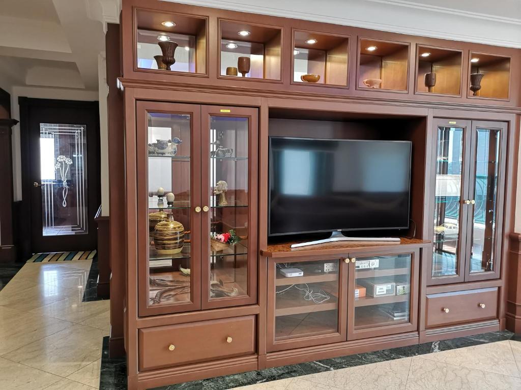 Marina Court Luxury Penthouse