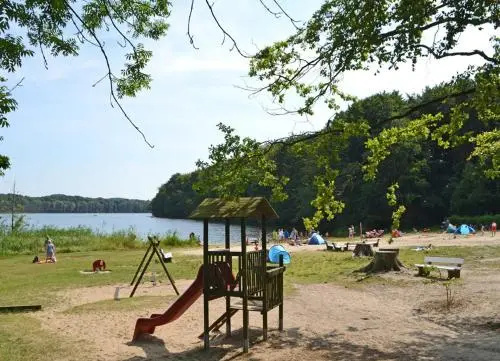 Villen am See - 4-Raum Häuser DHH Wiesenblick