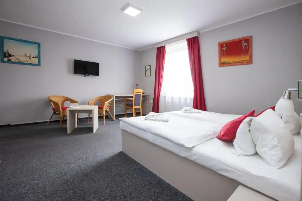 Standard Triple room
