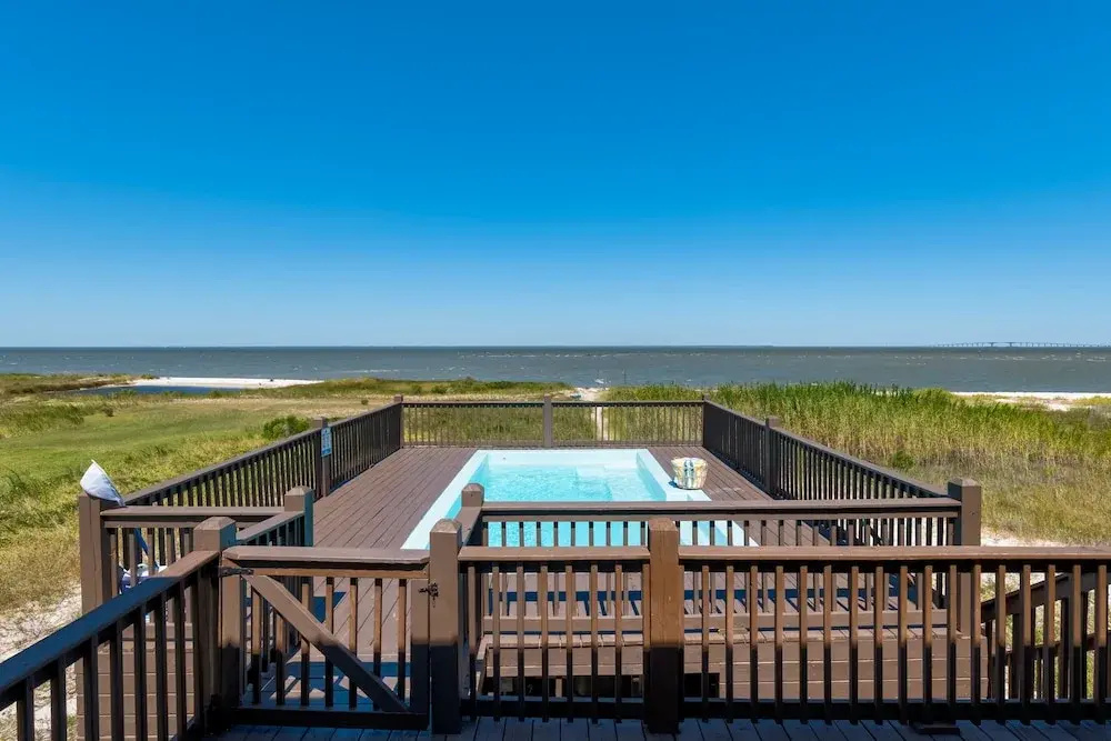 The Blue Crab, Bayfront 4 Bedroom Condo by the Beach, Private Pool by RedAwning