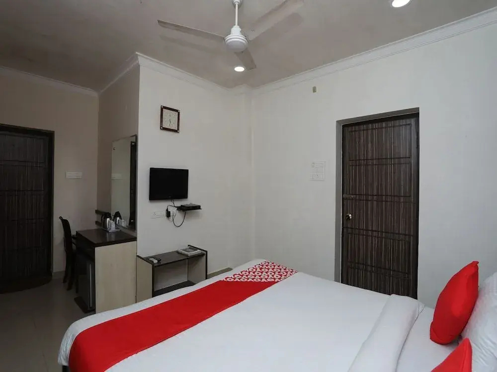 Neeranand Regency - Pure Vegetarian Boutique Hotel